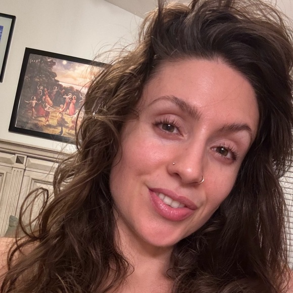 Meet your Posher, Rhapsi💃🏻 - Picture 1 of 6